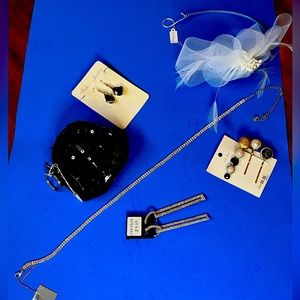 Lot of costume jewelry accessories. Lot number 72.